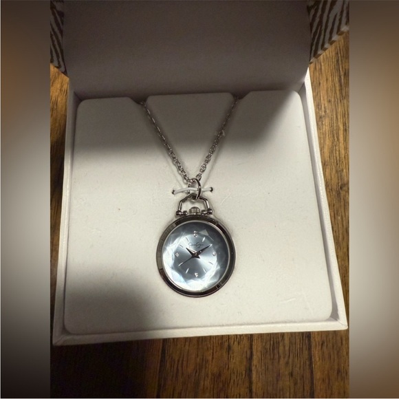 NWT Jessica simpson silver pendant Watch necklace - Picture 4 of 6